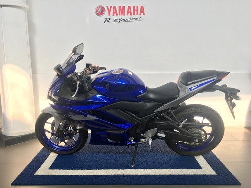 Yamaha R3 Azul