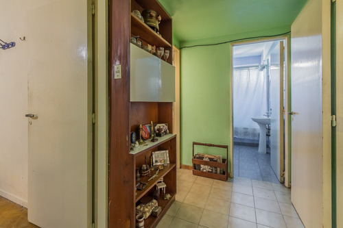 Venta Departamento A Reciclar Semipiso 3 Ambientes Con Dependencia, Balcón Y Baulera.