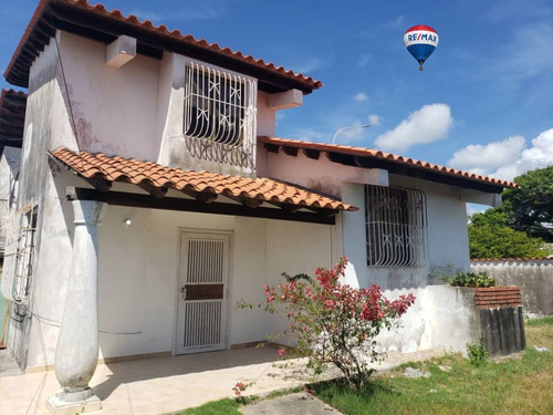 Re/max 2mil Vende Casa En La Urbanización Jorge Coll, Mun. Maneiro, Isla De Margarita, Edo. Nueva Esparta