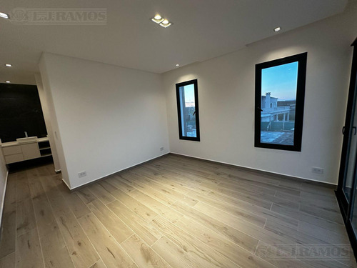 Casa En Venta En El Barrio Ceibos - Puertos / Escobar