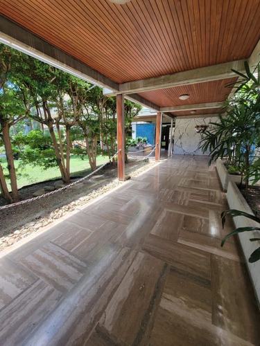 Imagen 30 de 30 de Alquilo Lujoso Apto 275 Mts (3.000 Sq/ft), 4 Hab, 5 Baños, Piscina, Seguridad 24 Hrs, Cámaras De Seguridad, 3 Puestos.