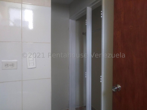Imagen 5 de 11 de Eloisa Mejia Rentahouse Vende Townhouse En Tazajal Naguanagua 22-13419