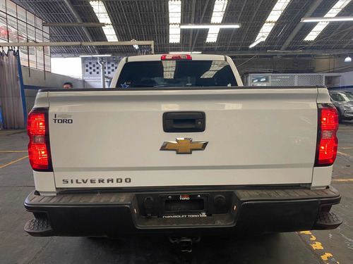Imagen 5 de 9 de Chevrolet Silverado 2017 5.4 2500 Doble Cabina Ls 4x4 At