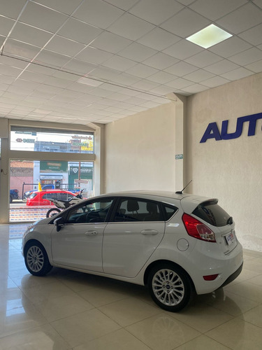 Ford Fiesta Kinetic 1.6 Titanium Powershift 120cv