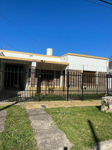 Imagen 2 de 12 de Casa En Venta En Castelar Sur