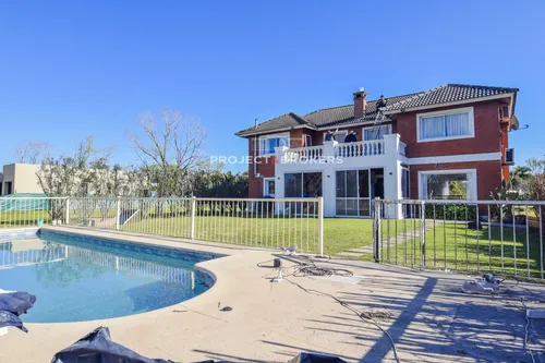 Exclusiva Casa 4 Ambientes En Venta En Country En Pilar
