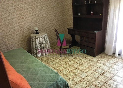 Chalet De 4 Dormitorios Con Departamento. Miramar