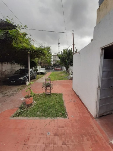 Imagen 5 de 14 de Casa A Refaccionar En Venta - Castelar Norte