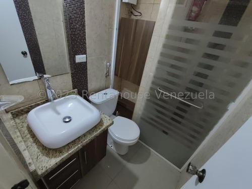 Apartamento En Venta San Jacinto Maracay 24-10969 Ec