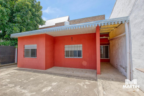 Imagen 13 de 30 de Depósito Y Casa De 3 Ambientes Con Patio Terraza Y Cochera Varios Autos