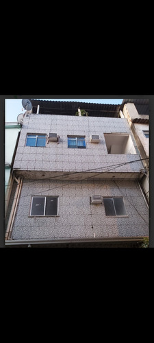 Prédio De 3 Andares,contendo 3 Kitinetes E Uma Casa