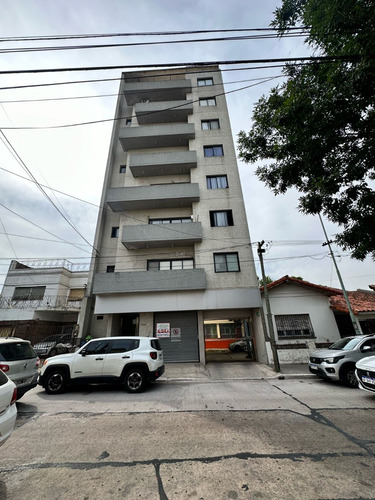 Departamento En Alquiler Berazategui Calle 10, Entre 147 Y 148