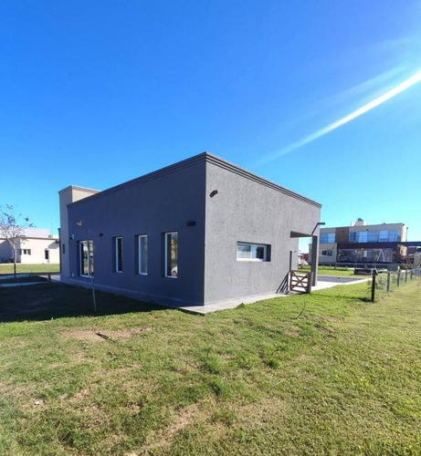 Casa En Alquiler O Venta. A Estrenar. Barrio Horizontes Al Sur. Canning.