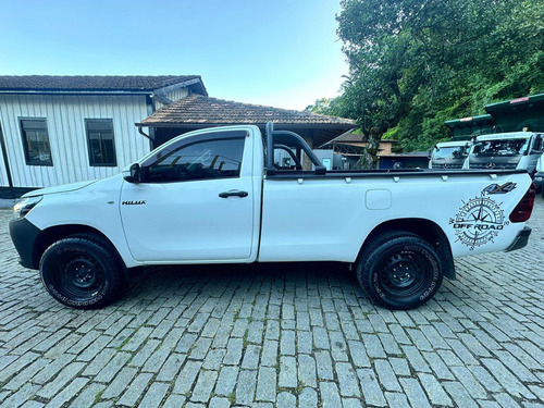 Toyota Hilux 2.8 Tdi Std Cab. Simples 4x4 2p
