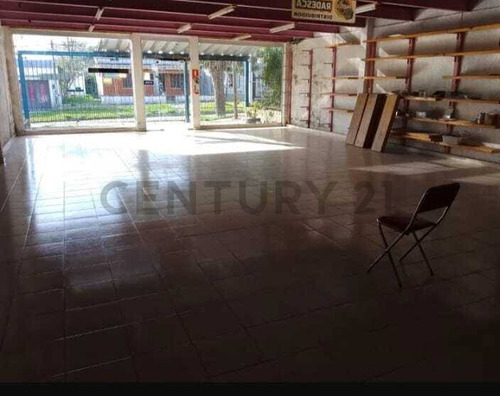 Local Comercial Con Depósito En Venta!