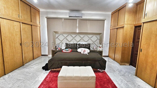 Amplia Casa En Venta Ubicada En Prados Del Este 24-24046