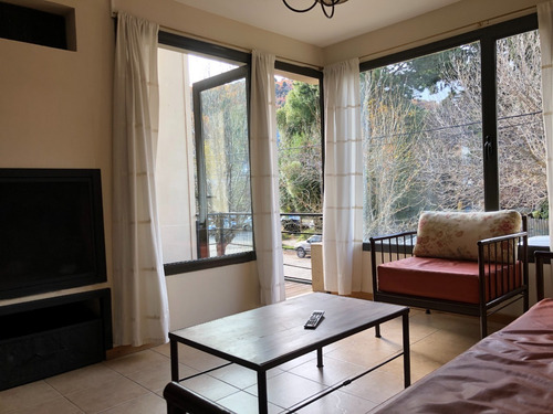 Imagen 5 de 15 de Casa Centrica De 3 Pisos En Barrio Residencial