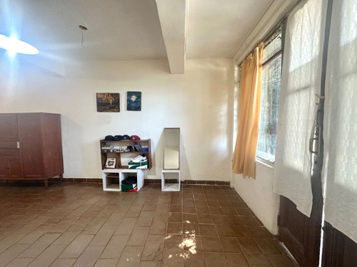 Venta Local Al Frente Con Patio Zona Constitución