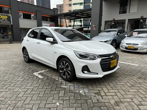 Chevrolet Onix 1.0T Premier Hatch At