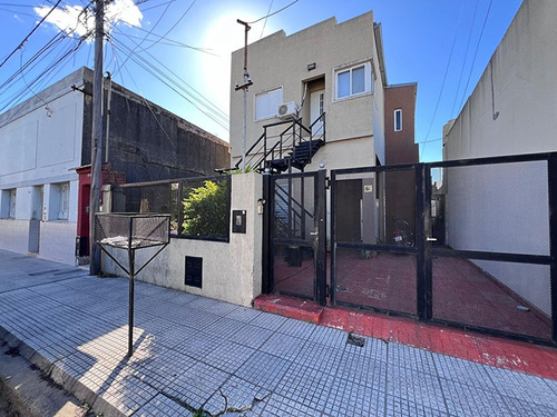 Casa Y Departamento En Av. Salvador Del Carril 