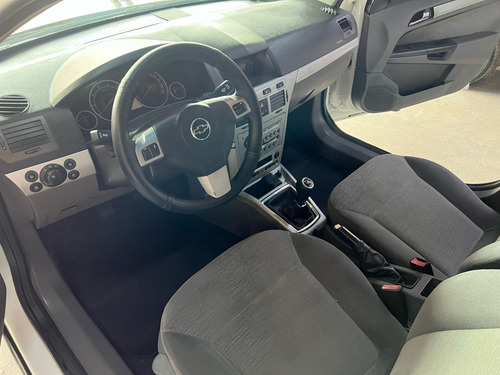 Chevrolet Vectra 2.0 MPFI ELEGANCE 8V 140CV FLEX 4P MANUAL