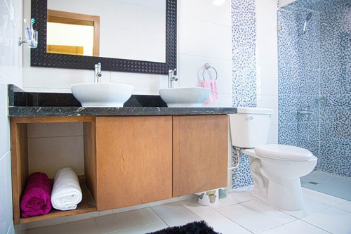 Imagen 13 de 30 de Exquisita Casa En Bávaro Con Piscina Y Amueblada