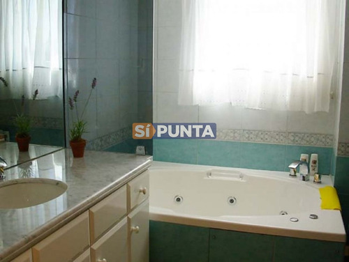 Imagen 8 de 15 de Apartamento En Brava, 3 Dormitorios *