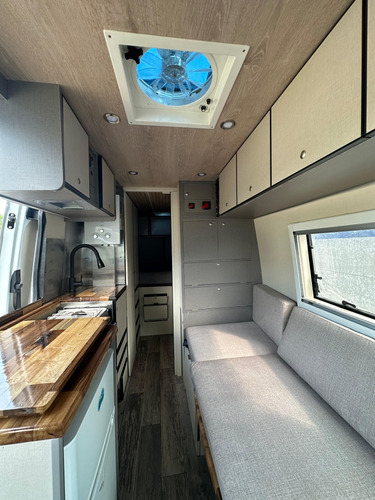 Motorhome Home Rolling Equipamiento Sobre Furgon.