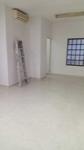 Oficina Y/o Consultorios En Renta