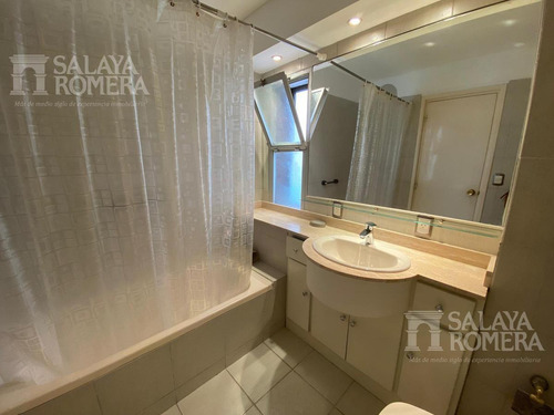 Apartamento En Venta En Primera Linea De Playa Mansa, 3 Dormitorios, 2 Baños Y Cochera En Subsuelo.