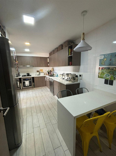 Casa En Venta De 4 Dorm. Lo Barnechea Townhouse Oportunidad