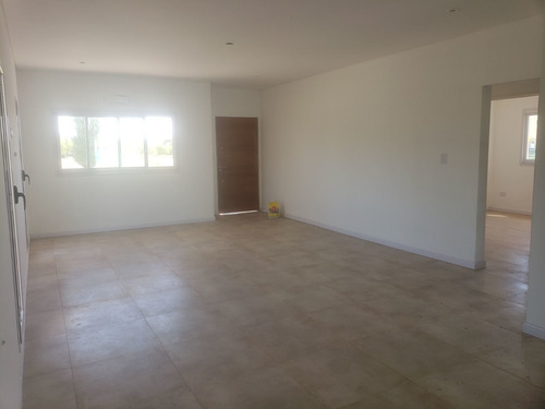 Imagen 3 de 13 de Casa En Venta De 3 Dormitorios C/ Cochera En Santo Domingo