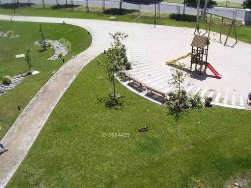 Imagen 4 de 10 de Pasos Mall, Colegio Pedro De Valdivia, Barrio Tranquilo