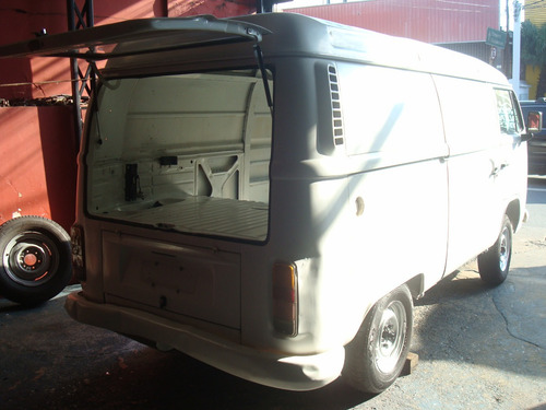 Volkswagen Kombi 1.6 Carat 3p