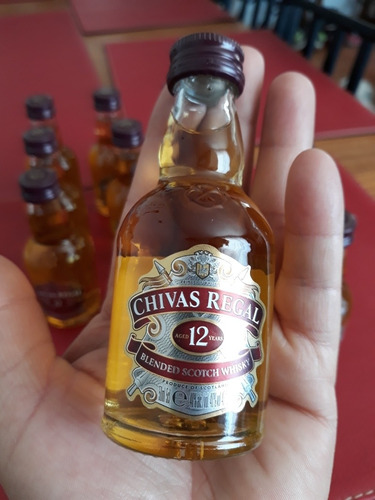 Whisky Miniatura Chivas Regal 