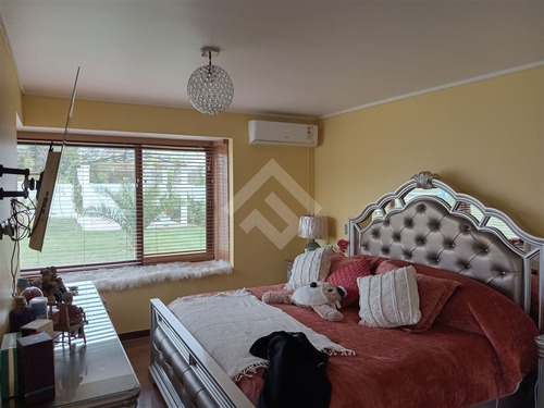 Casa En Venta De 4 Dorm. En Maipú
