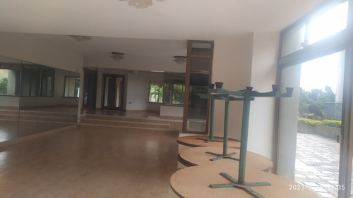 Venta De Apartamento En Lomas De Prado Del Este, Alto Prado. Avp