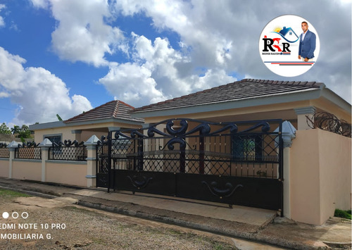 Imagen 2 de 11 de Se Vende | Hermosa Casa Súper Grande En Luisa Perla/higüey