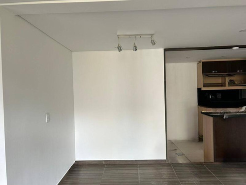 Apartamento En Arriendo Ubicado En Medellin Sector Loma De Los Bernal (23351).