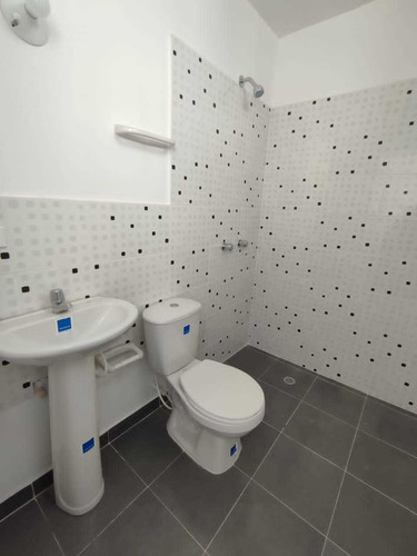 Imagen 12 de 15 de As En Venta Casa Casi Terminada En Solar De La Castellana As