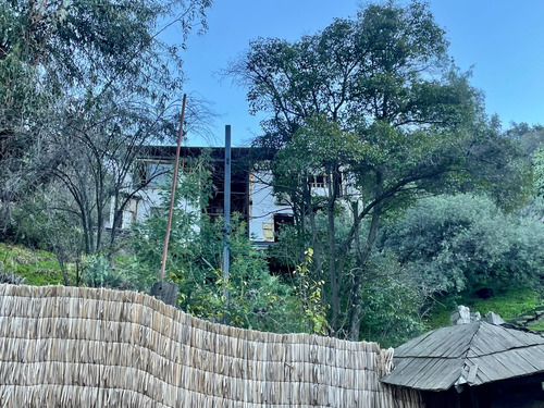 Amplia Parcela En El Arrayán Con Casa Por Terminar En Oferta