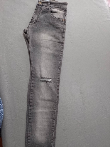 Pantalón De Jean Con Roturas 