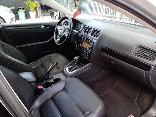 Imagem 11 de 14 de Volkswagen Jetta 2.0 Comfortline Flex 4p Aut 2011