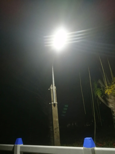 Lámpara Solar De Alumbrado Público 100w. Éxito Corp.