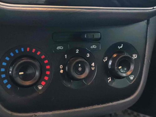 Fiat Punto 1.6 ESSENCE 16V FLEX 4P MANUAL
