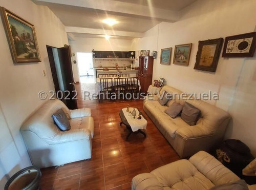  *mm&ne/ Hermosa  Casa De 2 Niveles Con Amplia Terraza Y + En Venta. Nueva Segovia Barquisimeto  Lara, Venezuela. Maribelm & Naudye/4 Dormitorios  4 Baños  155 M² 