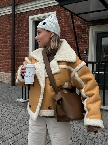 Chaqueta De Peluche Corta Con Solapa De Cordero De Piel, Lar