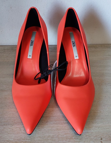 Imagen 2 de 9 de Zapatos Clasicos Tipo Stiletto Escote Zara Nuevos Sin Uso