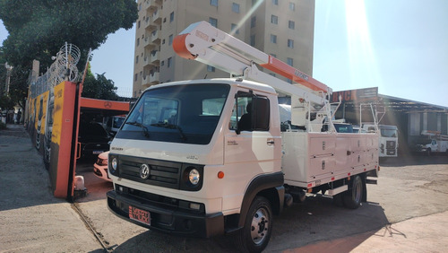 Volkswagen 8-160 Modelo 2013 Com Cesto Aéreo Linha Viva