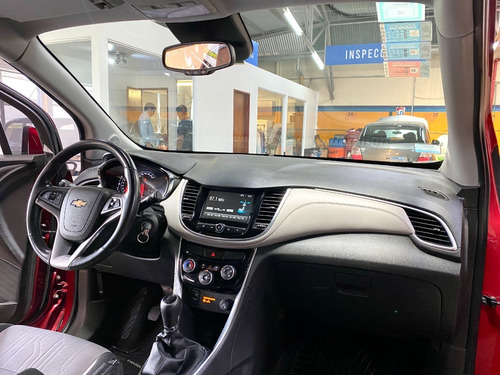 Imagen 13 de 24 de Chevrolet Tracker Premier Fwd 2018